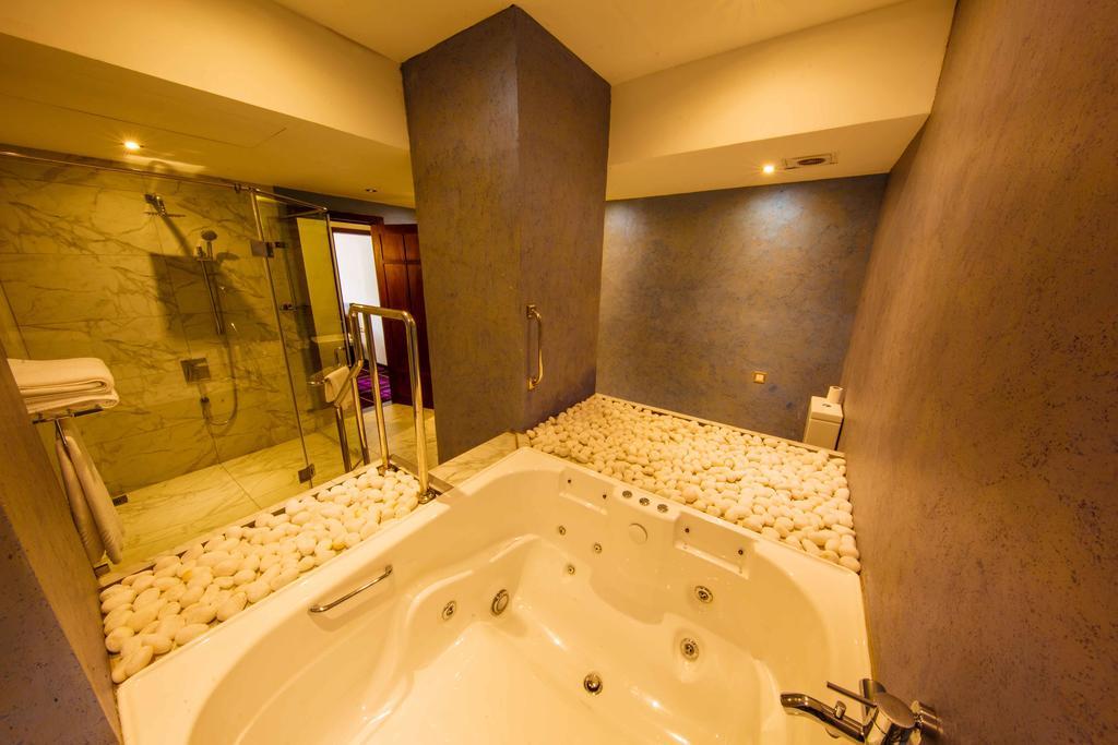 Suite Room on all food & beverages at Ceylon Curry Club | Early check & Late check-out upon availability